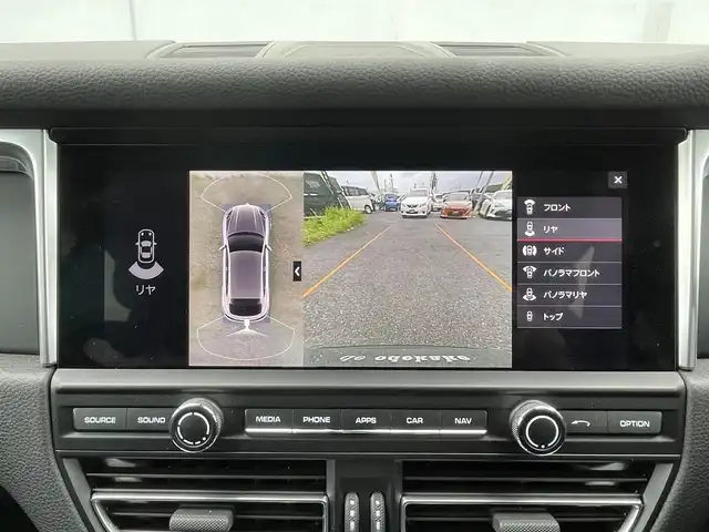 ポルシェ マカン 千葉県 2021(令3)年 4.2万km パール ・ワンオーナー/・サンルーフ/・純正ナビ/【AM/FM/Bluetooth】/・4WD/・レーダークルーズコントロール/・バックカメラ/フロント/サイド/全方位/・ダウンヒルアシストコントロール/・ハーフレザーシート/・パワーシート/・シートヒーター/・ETC2.0/・前後ドライブレコーダー/・前後コーナーセンサー/・レーンキープアシスト/・電動リアゲート/・スペアキー/・スマートキー/・純正アルミホイール/・純正フロアマット