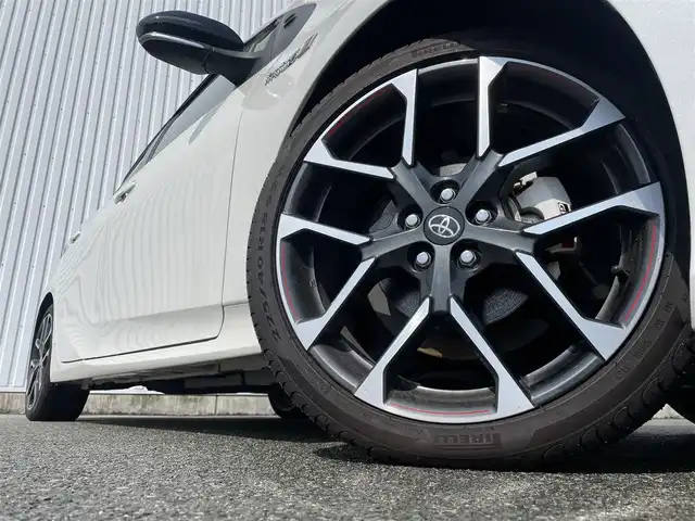 トヨタ プリウス ＰＨＶ S GRスポーツ 福岡県 2018(平30)年 5.2万km ホワイトパールクリスタルシャイン 純正９インチナビ（ＮＳＺＴ－Ｙ６６Ｔ）/バックカメラ/トヨタセーフティセンス/ハーフレザーシート/レーダークルーズコントロール/前席シートヒーター/純正１８ＡＷ/フルセグＴＶ/ＣＤ／ＤＶＤ再生/ＥＴＣ