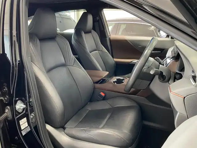 トヨタ ハリアー ハイブリッド Z レザーパッケージ 岐阜県 2021(令3)年 4万km ブラック 調光パノラマルーフ/JBL9スピーカーサウンドシステム/12.3インチTコネクトナビ/フルセグTV/AppleCarPlay/AndroidAuto/パノラミックビューモニター/デジタルインナーミラー/トヨタセーフティセンス/・プリクラッシュセーフティ/・レーントレーシングアシスト/・レーダークルーズコントロール/・ブラインドスポットモニター/・クリアランスソナー/ハイビームアシスト/LEDヘッドライト/黒本革シート/パワーシート/シートヒーター/エアーシート/ビルトインETC2.0/スペアキー/純正19インチAW/純正ドアバイザー/社外フロアマット