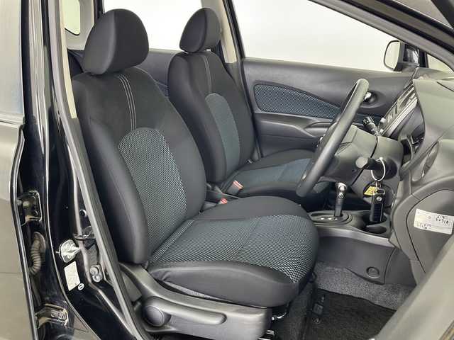 日産 ノート X FOUR 秋田県 2014(平26)年 4.9万km スーパーブラック 4WD/純正オーディオ/(CD/FM/AM/AUX)/プッシュスタート/スマートキー/純正エンジンスターター/ハロゲンヘッドライト/ライトレベライザー/社外アルミホイール/社外フロアマット/電動格納ミラー