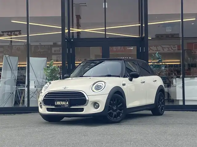 ＭＩＮＩ ミニ クーパー 福岡県 2020(令2)年 1.9万km ペッパー・ホワイト ・クルーズコントロール/・純正HDDナビ/USB/・バックカメラ/・黒革シート/シートヒーター/・社外前後ドライブレコーダー/・社外ETC/・純正16AW/・プッシュスタート/・アイドリングストップ/・スマートキー/・スペアキー/・オートライト/・LEDライト