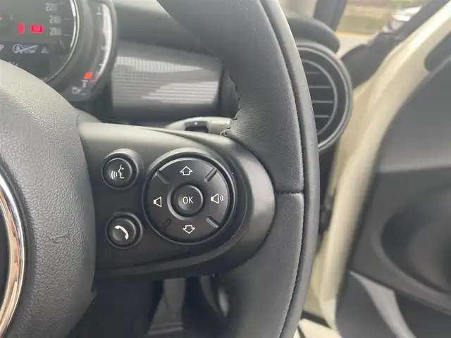ＭＩＮＩ ミニ クーパー 福岡県 2020(令2)年 1.9万km ペッパー・ホワイト ・クルーズコントロール/・純正HDDナビ/USB/・バックカメラ/・黒革シート/シートヒーター/・社外前後ドライブレコーダー/・社外ETC/・純正16AW/・プッシュスタート/・アイドリングストップ/・スマートキー/・スペアキー/・オートライト/・LEDライト