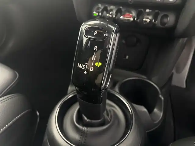 ＭＩＮＩ ミニ クーパー 福岡県 2020(令2)年 1.9万km ペッパー・ホワイト ・クルーズコントロール/・純正HDDナビ/USB/・バックカメラ/・黒革シート/シートヒーター/・社外前後ドライブレコーダー/・社外ETC/・純正16AW/・プッシュスタート/・アイドリングストップ/・スマートキー/・スペアキー/・オートライト/・LEDライト