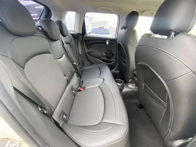 ＭＩＮＩ ミニ クーパー 福岡県 2020(令2)年 1.9万km ペッパー・ホワイト ・クルーズコントロール/・純正HDDナビ/USB/・バックカメラ/・黒革シート/シートヒーター/・社外前後ドライブレコーダー/・社外ETC/・純正16AW/・プッシュスタート/・アイドリングストップ/・スマートキー/・スペアキー/・オートライト/・LEDライト