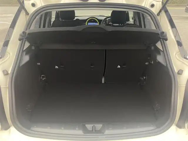 ＭＩＮＩ ミニ クーパー 福岡県 2020(令2)年 1.9万km ペッパー・ホワイト ・クルーズコントロール/・純正HDDナビ/USB/・バックカメラ/・黒革シート/シートヒーター/・社外前後ドライブレコーダー/・社外ETC/・純正16AW/・プッシュスタート/・アイドリングストップ/・スマートキー/・スペアキー/・オートライト/・LEDライト