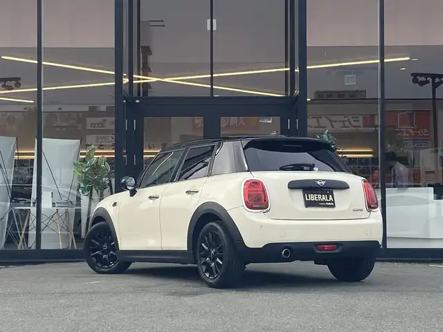 ＭＩＮＩ ミニ クーパー 福岡県 2020(令2)年 1.9万km ペッパー・ホワイト ・クルーズコントロール/・純正HDDナビ/USB/・バックカメラ/・黒革シート/シートヒーター/・社外前後ドライブレコーダー/・社外ETC/・純正16AW/・プッシュスタート/・アイドリングストップ/・スマートキー/・スペアキー/・オートライト/・LEDライト