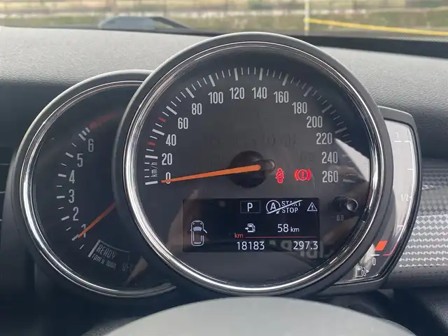 ＭＩＮＩ ミニ クーパー 福岡県 2020(令2)年 1.9万km ペッパー・ホワイト ・クルーズコントロール/・純正HDDナビ/USB/・バックカメラ/・黒革シート/シートヒーター/・社外前後ドライブレコーダー/・社外ETC/・純正16AW/・プッシュスタート/・アイドリングストップ/・スマートキー/・スペアキー/・オートライト/・LEDライト