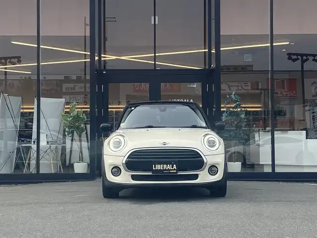 ＭＩＮＩ ミニ クーパー 福岡県 2020(令2)年 1.9万km ペッパー・ホワイト ・クルーズコントロール/・純正HDDナビ/USB/・バックカメラ/・黒革シート/シートヒーター/・社外前後ドライブレコーダー/・社外ETC/・純正16AW/・プッシュスタート/・アイドリングストップ/・スマートキー/・スペアキー/・オートライト/・LEDライト
