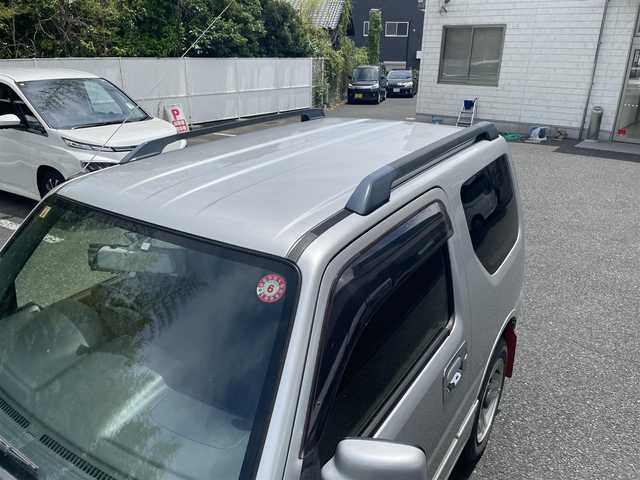 スズキ ジムニー XC 茨城県 2016(平28)年 6.2万km シルキーシルバーメタリック ワンオーナー/ルーフレール/ＥＴＣ/ユピテル社ミラー一体型ドラレコ/ウルトラフルオートタイマーNo.4754/ＦＭ／ＡＭ付きＣＤプレイヤー/ドアヒートミラー/２ＷＤ／４ＷＤ切り替えスイッチ/背面タイヤ（175/80R16）/フォグランプ/ドアヒートミラー/サイドアンダーガーニッシュ/純正リアバンパープレート