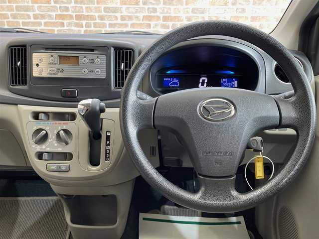 ダイハツ ミラ イース Xf メモリアルエディション 岩手県 2012(平24)年 4.6万km ブライトシルバーメタリック ４WD/アイドリングストップ/ヘッドライトレベライザー/純正CDオーディオ/ドアバイザー/純正フロアマット/14インチスチールホイール/純正ホイールキャップ/2023年製スタッドレスタイヤ積み込みあり