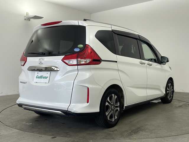 ホンダ フリード＋ クロスター ホンダセンシング 兵庫県 2020(令2)年 9.3万km プラチナホワイトパール ・純正SDナビ（VXM-205Ci）/　Bluetoothオーディオ/　CD/DVD再生/　SDミュージックサーバー/・バックカメラ/・ビルドインETC/・ホンダセンシング/・衝突被害軽減システム/・レーダークルーズコントロール/・レーンキープアシスト/・誤発進抑制機能/・ウォークスルー/・純正フロアマット/・純正15インチアルミホイール/・革巻きステアリング/・ステアリングリモコン/・両側パワースライドドア/・後席サンシェード/・ABS/・横滑り防止機能/・盗難防止装置/・オートライト/・LEDヘッドライト/・W＋サイドエアバック/・カーテンエアバック/・スマートキー/・アイドリングストップ/・AACエアコン