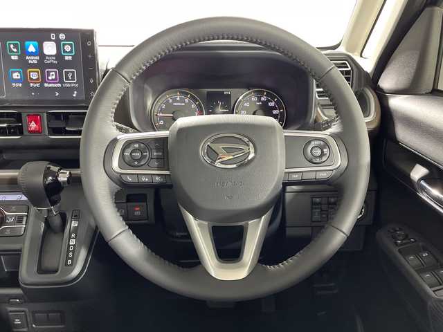 ダイハツ ムーヴ RS 神奈川県 2025(令7)年 0.1千km ブラックマイカメタリック 届出済未使用車/ターボ/純正9型ディスプレイオーディオ /スマートパノラマパーキングパック＆純正ナビ装着用アップグレードパック付　/HDMI　フルセグ　AM FM USB　iPod　Bluetooth　Applecarplay　Androidauto/パノラマモニター/両側電動スライドドア/ワイヤレス充電/スマートアシスト/衝突回避支援ブレーキ機能/衝突警報機能/ブレーキ制御付誤発進抑制機能/車線逸脱抑制制御機能/路外逸脱警報機能/先行車発進お知らせ機能/車線逸脱警報機能/ふらつき警報/コーナーセンサー/アダブティブドライビングビーム/サイドビューランプ/全車速追従機能付アダブティブクルーズコントロール/レーンキープコントロール/エコアイドル/コーナリングトレースアシスト/革巻きステアリング/電動チルトステアリング/電動パーキングブレーキ/ブレーキオートホールド/プッシュスタート/スマートキー/純正15インチアルミホイール/lEDヘッドライト/LEDフロントフォグランプ/オートライト/純正サイド/リアスポイラー/取説　保証書　スペアキー