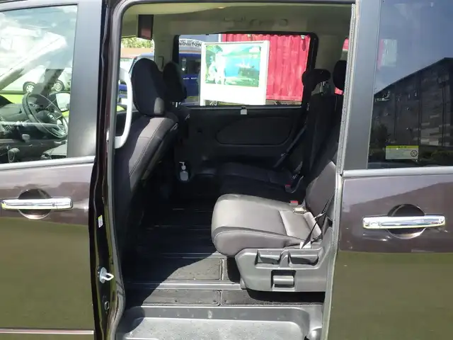 日産 セレナ ハイウェイスター Vセレクション 千葉県 2017(平29)年 6.5万km インペリアルアンバーP エマージェンシーブレーキ/ハンズフリー両側パワースライドドア/9インチ純正SDナビ/地デジTV/【BD/DVD/CD再生機能　Bluetooth接続】/アラウンドビューモニター/フリップダウンモニター/革巻きステアリング/ステアリングスイッチ/ETC/LEDヘッドライト/フォグライト/ウインカーミラー/コーナーセンサー/純正16インチアルミホイル/サイド/カーテンエアバッグ/インテリジェントキー