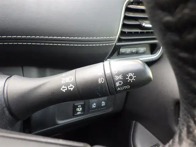 日産 セレナ ハイウェイスター Vセレクション 千葉県 2017(平29)年 6.5万km インペリアルアンバーP エマージェンシーブレーキ/ハンズフリー両側パワースライドドア/9インチ純正SDナビ/地デジTV/【BD/DVD/CD再生機能　Bluetooth接続】/アラウンドビューモニター/フリップダウンモニター/革巻きステアリング/ステアリングスイッチ/ETC/LEDヘッドライト/フォグライト/ウインカーミラー/コーナーセンサー/純正16インチアルミホイル/サイド/カーテンエアバッグ/インテリジェントキー