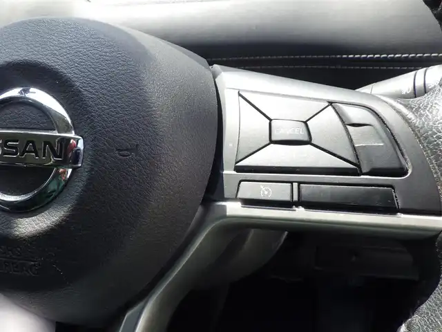 日産 セレナ ハイウェイスター Vセレクション 千葉県 2017(平29)年 6.5万km インペリアルアンバーP エマージェンシーブレーキ/ハンズフリー両側パワースライドドア/9インチ純正SDナビ/地デジTV/【BD/DVD/CD再生機能　Bluetooth接続】/アラウンドビューモニター/フリップダウンモニター/革巻きステアリング/ステアリングスイッチ/ETC/LEDヘッドライト/フォグライト/ウインカーミラー/コーナーセンサー/純正16インチアルミホイル/サイド/カーテンエアバッグ/インテリジェントキー