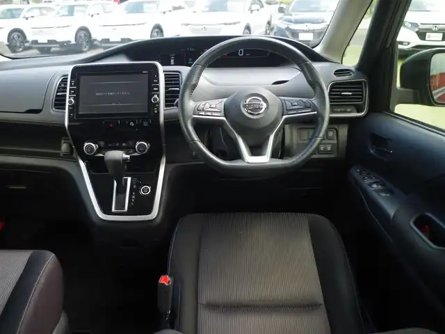 日産 セレナ ハイウェイスター Vセレクション 千葉県 2017(平29)年 6.5万km インペリアルアンバーP エマージェンシーブレーキ/ハンズフリー両側パワースライドドア/9インチ純正SDナビ/地デジTV/【BD/DVD/CD再生機能　Bluetooth接続】/アラウンドビューモニター/フリップダウンモニター/革巻きステアリング/ステアリングスイッチ/ETC/LEDヘッドライト/フォグライト/ウインカーミラー/コーナーセンサー/純正16インチアルミホイル/サイド/カーテンエアバッグ/インテリジェントキー