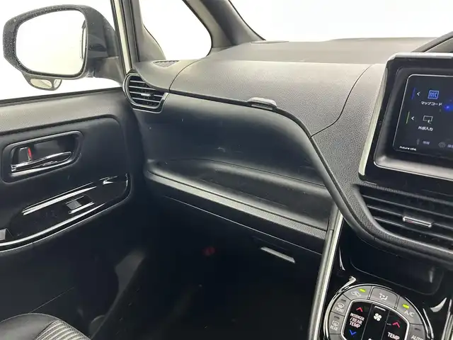 トヨタ ヴォクシー ZS 煌Ⅱ 福井県 2020(令2)年 1.8万km ホワイトパールクリスタルシャイン ECLIPSEナビ/CD/DVD/Bluetooth/フルセグ/両側パワースライドドア/Toyota Safety Sense/・プリクラッシュセーフティーシステム/・レーンキープアシスト/・オートマチックハイビーム/ドライブレコーダー/バックカメラ/LEDヘッドライト/ETC/フォグランプ/スマートキー