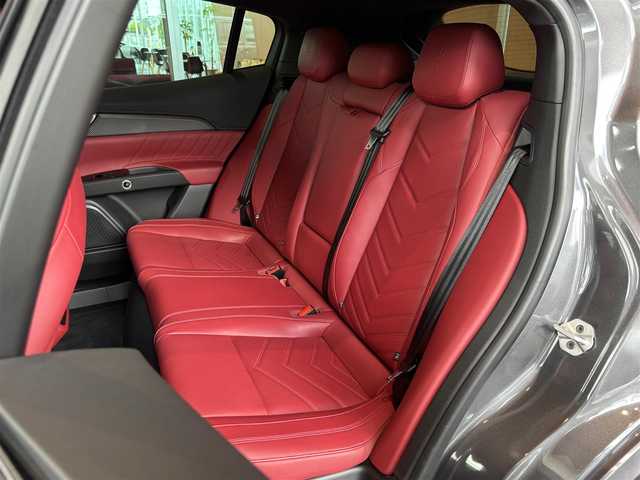 マセラティ マセラティ グレカーレ トロフェオ 宮城県 2023(令5)年 1.9万km グレー パノラマサンルーフ/Sonusfaberサウンド/ヘッドアップディスプレイ/純正メモリナビ/フルセグTV/全方位カメラ/レッドレザーシート/シートベンチレーション/シートヒーター/ステアリングヒーター/純正21インチAW/レッドブレーキキャリパー/LEDヘッドライト/エアサスペンション/パワーバックドア/液晶メーターパネル/前後ドライブレコーダー