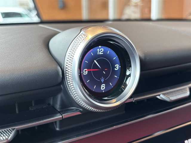 マセラティ マセラティ グレカーレ トロフェオ 宮城県 2023(令5)年 1.9万km グレー パノラマサンルーフ/Sonusfaberサウンド/ヘッドアップディスプレイ/純正メモリナビ/フルセグTV/全方位カメラ/レッドレザーシート/シートベンチレーション/シートヒーター/ステアリングヒーター/純正21インチAW/レッドブレーキキャリパー/LEDヘッドライト/エアサスペンション/パワーバックドア/液晶メーターパネル/前後ドライブレコーダー