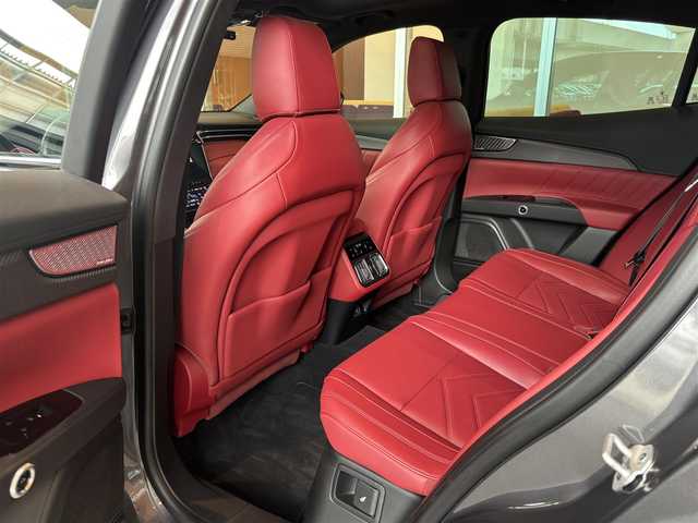 マセラティ マセラティ グレカーレ トロフェオ 宮城県 2023(令5)年 1.9万km グレー パノラマサンルーフ/Sonusfaberサウンド/ヘッドアップディスプレイ/純正メモリナビ/フルセグTV/全方位カメラ/レッドレザーシート/シートベンチレーション/シートヒーター/ステアリングヒーター/純正21インチAW/レッドブレーキキャリパー/LEDヘッドライト/エアサスペンション/パワーバックドア/液晶メーターパネル/前後ドライブレコーダー