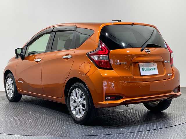 日産 ノート e－パワー X 愛媛県 2017(平29)年 4万km プレミアムコロナオレンジ 純正ナビ/フルセグテレビ/Bluetooth/DVD/アラウンドビューモニター/エマージェンシーブレーキ/レーンキープアシスト/オートライト/コーナーセンサー/ドライブレコーダー/ETC/スマートキー