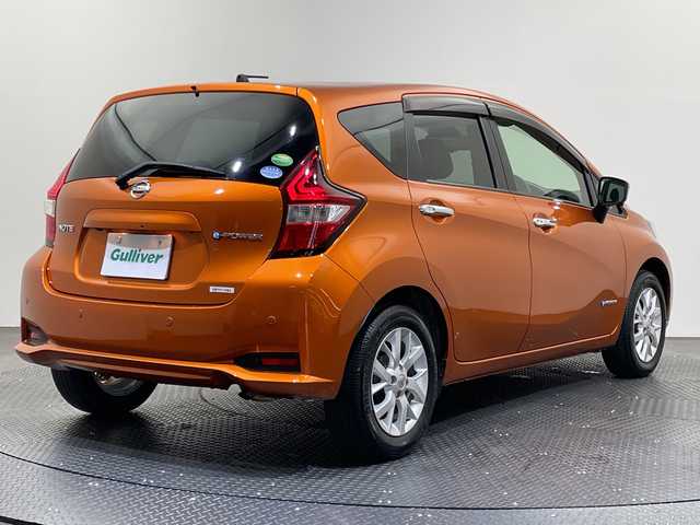 日産 ノート e－パワー X 愛媛県 2017(平29)年 4万km プレミアムコロナオレンジ 純正ナビ/フルセグテレビ/Bluetooth/DVD/アラウンドビューモニター/エマージェンシーブレーキ/レーンキープアシスト/オートライト/コーナーセンサー/ドライブレコーダー/ETC/スマートキー