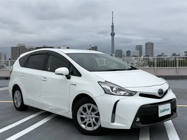 トヨタ プリウス α S 東京都 2017(平29)年 6.2万km スーパーホワイトⅡ 純正SDナビ(NSCD-W66)（BT/地デジTV/CD)/レーダークルーズコントロール/プリクラッシュセーフティ/レーンディパーチャーアラート/オートマティックハイビーム/バックカメラ/ビルトインETC/純正ドライブレコーダー（DRT-H66A）/スペアキー１本/保証書/取扱説明書/純正マット・バイザー