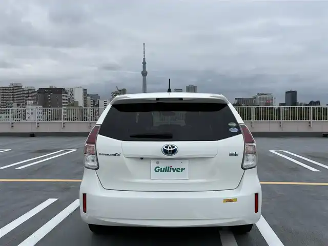 トヨタ プリウス α S 東京都 2017(平29)年 6.2万km スーパーホワイトⅡ 純正SDナビ(NSCD-W66)（BT/地デジTV/CD)/レーダークルーズコントロール/プリクラッシュセーフティ/レーンディパーチャーアラート/オートマティックハイビーム/バックカメラ/ビルトインETC/純正ドライブレコーダー（DRT-H66A）/スペアキー１本/保証書/取扱説明書/純正マット・バイザー