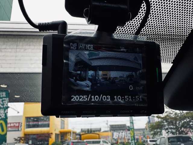 トヨタ ヤリス ハイブリッド G 茨城県 2025(令7)年 0.1万km センシュアルレッドマイカ ワンオーナー/純正ディスプレイオーディオプラス/トヨタセーフティセンス（衝突回避支援パッケージ）/・プリクラッシュセーフティ/・レーントレーシングアシスト/・レーンディバーチャーアラート/・レーダークルーズコントロール/・オートマチックハイビーム/・ロードサインアシスト/・プロアクティブドライビングアシスト/・発信遅れ告知機能/パーキングサポートブレーキ/カラーマルチインフォメーションディスプレイ/ブラインドスポットモニター/パノラミックビューモニター/安心降車アシスト/コンフォートシートセット/HDMI/シートヒーター/純正ドライブレコーダ【TZ-DR210】 /ETC2.0 /取扱説明書/新車時保証書
