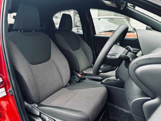 トヨタ ヤリス ハイブリッド G 茨城県 2025(令7)年 0.1万km センシュアルレッドマイカ ワンオーナー/純正ディスプレイオーディオプラス/トヨタセーフティセンス（衝突回避支援パッケージ）/・プリクラッシュセーフティ/・レーントレーシングアシスト/・レーンディバーチャーアラート/・レーダークルーズコントロール/・オートマチックハイビーム/・ロードサインアシスト/・プロアクティブドライビングアシスト/・発信遅れ告知機能/パーキングサポートブレーキ/カラーマルチインフォメーションディスプレイ/ブラインドスポットモニター/パノラミックビューモニター/安心降車アシスト/コンフォートシートセット/HDMI/シートヒーター/純正ドライブレコーダ【TZ-DR210】 /ETC2.0 /取扱説明書/新車時保証書