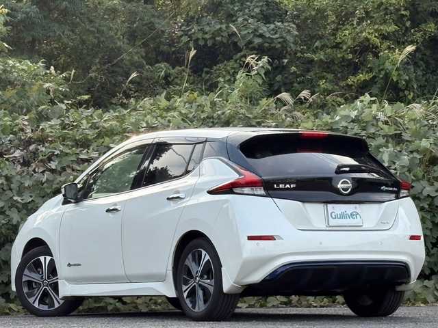 日産 リーフ X Vセレクション 大分県 2019(令1)年 4.3万km ブリリアントホワイトパール エマージェンシーブレーキサポート/プロパイロット/スマートルームミラー/アダプティブクルーズコントロール/純正メモリーナビ/アラウンドビューモニター/シートヒーター/ステアリングヒーター/ビルトインETC/純正LEDヘッドライト/オートライトコントロール/スマートキー/エンジンプッシュスタート/前後クリアランスソナー/純正17インチアルミホイール