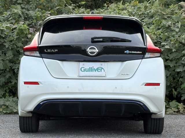 日産 リーフ X Vセレクション 大分県 2019(令1)年 4.3万km ブリリアントホワイトパール エマージェンシーブレーキサポート/プロパイロット/スマートルームミラー/アダプティブクルーズコントロール/純正メモリーナビ/アラウンドビューモニター/シートヒーター/ステアリングヒーター/ビルトインETC/純正LEDヘッドライト/オートライトコントロール/スマートキー/エンジンプッシュスタート/前後クリアランスソナー/純正17インチアルミホイール