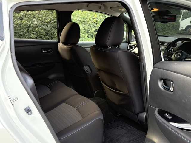 日産 リーフ X Vセレクション 大分県 2019(令1)年 4.3万km ブリリアントホワイトパール エマージェンシーブレーキサポート/プロパイロット/スマートルームミラー/アダプティブクルーズコントロール/純正メモリーナビ/アラウンドビューモニター/シートヒーター/ステアリングヒーター/ビルトインETC/純正LEDヘッドライト/オートライトコントロール/スマートキー/エンジンプッシュスタート/前後クリアランスソナー/純正17インチアルミホイール