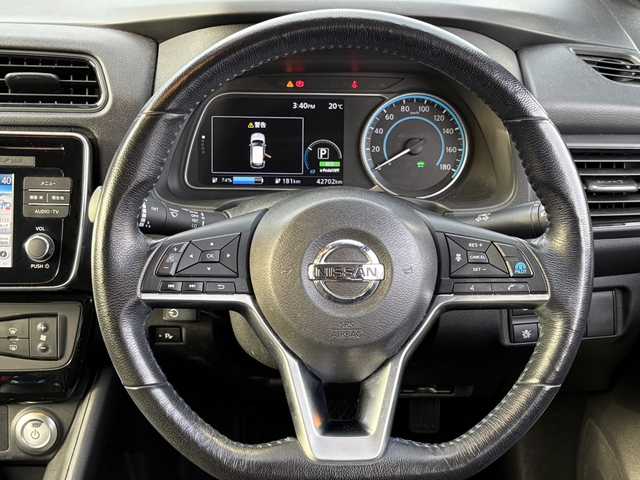 日産 リーフ X Vセレクション 大分県 2019(令1)年 4.3万km ブリリアントホワイトパール エマージェンシーブレーキサポート/プロパイロット/スマートルームミラー/アダプティブクルーズコントロール/純正メモリーナビ/アラウンドビューモニター/シートヒーター/ステアリングヒーター/ビルトインETC/純正LEDヘッドライト/オートライトコントロール/スマートキー/エンジンプッシュスタート/前後クリアランスソナー/純正17インチアルミホイール