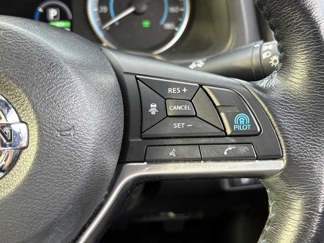 日産 リーフ X Vセレクション 大分県 2019(令1)年 4.3万km ブリリアントホワイトパール エマージェンシーブレーキサポート/プロパイロット/スマートルームミラー/アダプティブクルーズコントロール/純正メモリーナビ/アラウンドビューモニター/シートヒーター/ステアリングヒーター/ビルトインETC/純正LEDヘッドライト/オートライトコントロール/スマートキー/エンジンプッシュスタート/前後クリアランスソナー/純正17インチアルミホイール