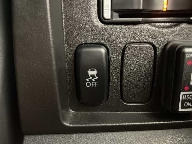 三菱 デリカＤ：５ D－Power package 群馬県 2016(平28)年 2.5万km ウォームホワイトP/クールシルバー ナビ　両側電動スライドドア　バックカメラ　4WD 前席シートヒーター　ターボ車　ビルトインETC スマートキー　フルセグTV オートライト　LEDヘッドライト　MTモード付AT コーナーセンサー　禁煙