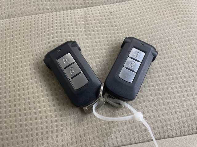 三菱 デリカＤ：５ D－Power package 群馬県 2016(平28)年 2.5万km ウォームホワイトP/クールシルバー ナビ　両側電動スライドドア　バックカメラ　4WD 前席シートヒーター　ターボ車　ビルトインETC スマートキー　フルセグTV オートライト　LEDヘッドライト　MTモード付AT コーナーセンサー　禁煙