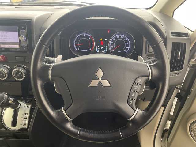 三菱 デリカＤ：５ D－Power package 群馬県 2016(平28)年 2.5万km ウォームホワイトP/クールシルバー ナビ　両側電動スライドドア　バックカメラ　4WD 前席シートヒーター　ターボ車　ビルトインETC スマートキー　フルセグTV オートライト　LEDヘッドライト　MTモード付AT コーナーセンサー　禁煙