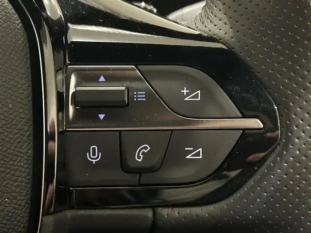 プジョー ３０８ GT ブルーHDi 新潟県 2022(令4)年 4.2万km 緑 エレクトリックパーキングブレーキ/フロント＆バックソナー/360°カメラ/アクティブセーフブレーキ/アクティブクルーズコントロール/レーンキープアシスト/トラフィックサインインフォメーション/LEDヘッドライト/コネクテッドナビゲーション/ETC/ハーフレザーシート/D席メモリー付パワーシート/D/N電動ランバーサポート/プッシュスタート/アイドリングストップ/マトリクスLEDヘッドライト/シートヒーター（D席N席）