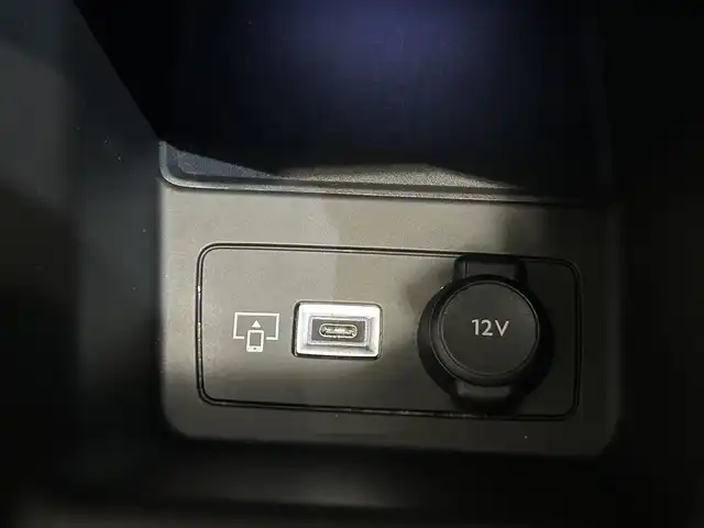 プジョー ３０８ GT ブルーHDi 新潟県 2022(令4)年 4.2万km 緑 エレクトリックパーキングブレーキ/フロント＆バックソナー/360°カメラ/アクティブセーフブレーキ/アクティブクルーズコントロール/レーンキープアシスト/トラフィックサインインフォメーション/LEDヘッドライト/コネクテッドナビゲーション/ETC/ハーフレザーシート/D席メモリー付パワーシート/D/N電動ランバーサポート/プッシュスタート/アイドリングストップ/マトリクスLEDヘッドライト/シートヒーター（D席N席）