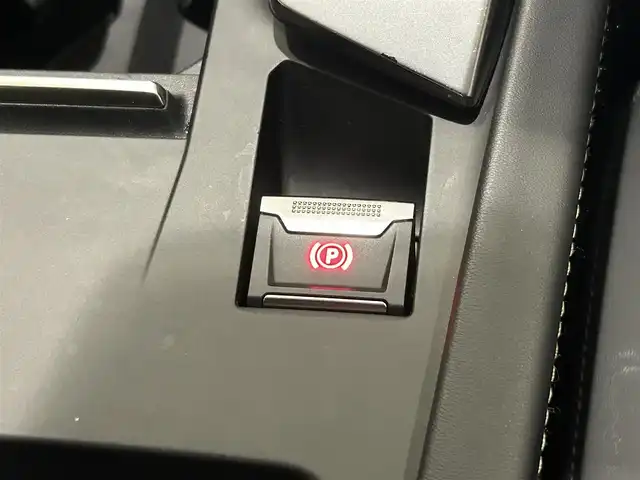 プジョー ３０８ GT ブルーHDi 新潟県 2022(令4)年 4.2万km 緑 エレクトリックパーキングブレーキ/フロント＆バックソナー/360°カメラ/アクティブセーフブレーキ/アクティブクルーズコントロール/レーンキープアシスト/トラフィックサインインフォメーション/LEDヘッドライト/コネクテッドナビゲーション/ETC/ハーフレザーシート/D席メモリー付パワーシート/D/N電動ランバーサポート/プッシュスタート/アイドリングストップ/マトリクスLEDヘッドライト/シートヒーター（D席N席）