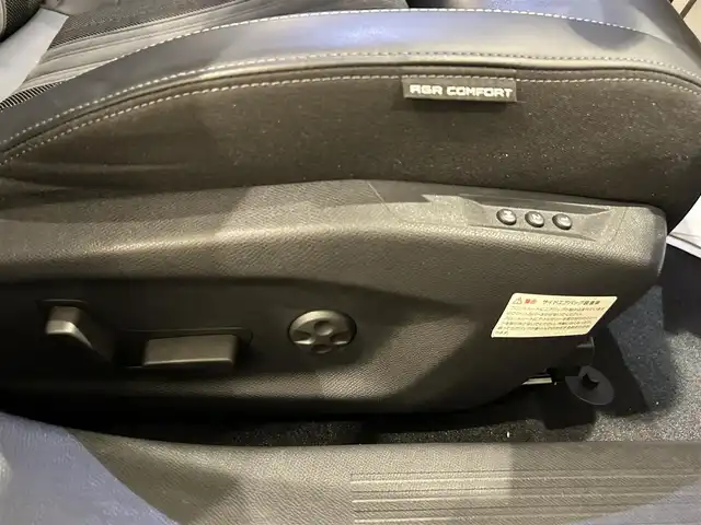 プジョー ３０８ GT ブルーHDi 新潟県 2022(令4)年 4.2万km 緑 エレクトリックパーキングブレーキ/フロント＆バックソナー/360°カメラ/アクティブセーフブレーキ/アクティブクルーズコントロール/レーンキープアシスト/トラフィックサインインフォメーション/LEDヘッドライト/コネクテッドナビゲーション/ETC/ハーフレザーシート/D席メモリー付パワーシート/D/N電動ランバーサポート/プッシュスタート/アイドリングストップ/マトリクスLEDヘッドライト/シートヒーター（D席N席）