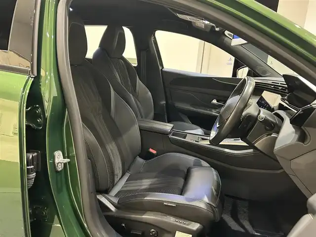 プジョー ３０８ GT ブルーHDi 新潟県 2022(令4)年 4.2万km 緑 エレクトリックパーキングブレーキ/フロント＆バックソナー/360°カメラ/アクティブセーフブレーキ/アクティブクルーズコントロール/レーンキープアシスト/トラフィックサインインフォメーション/LEDヘッドライト/コネクテッドナビゲーション/ETC/ハーフレザーシート/D席メモリー付パワーシート/D/N電動ランバーサポート/プッシュスタート/アイドリングストップ/マトリクスLEDヘッドライト/シートヒーター（D席N席）