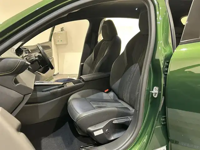 プジョー ３０８ GT ブルーHDi 新潟県 2022(令4)年 4.2万km 緑 エレクトリックパーキングブレーキ/フロント＆バックソナー/360°カメラ/アクティブセーフブレーキ/アクティブクルーズコントロール/レーンキープアシスト/トラフィックサインインフォメーション/LEDヘッドライト/コネクテッドナビゲーション/ETC/ハーフレザーシート/D席メモリー付パワーシート/D/N電動ランバーサポート/プッシュスタート/アイドリングストップ/マトリクスLEDヘッドライト/シートヒーター（D席N席）