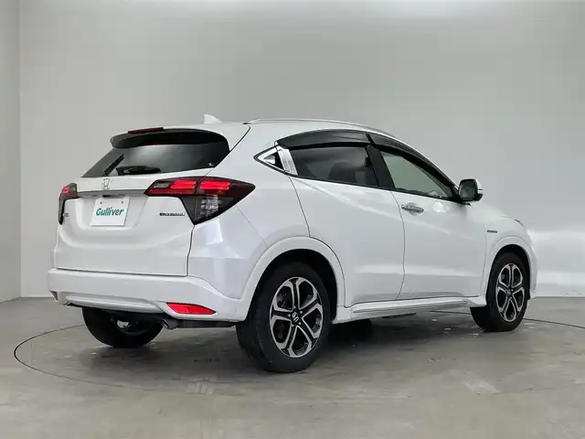 ホンダ ヴェゼル ハイブリッド Z ホンダセンシング 埼玉県 2018(平30)年 7.1万km パール 社外８インチナビ　バックカメラ　ビルトインＥＴＣ　ドライブレコーダー　ホンダセンシング　アダプティブクルーズコントロール　シートヒーター　メモリシート　ＨＤＭＩ　純正アルミ　オートライト　ＬＥＤ　ＴＶ