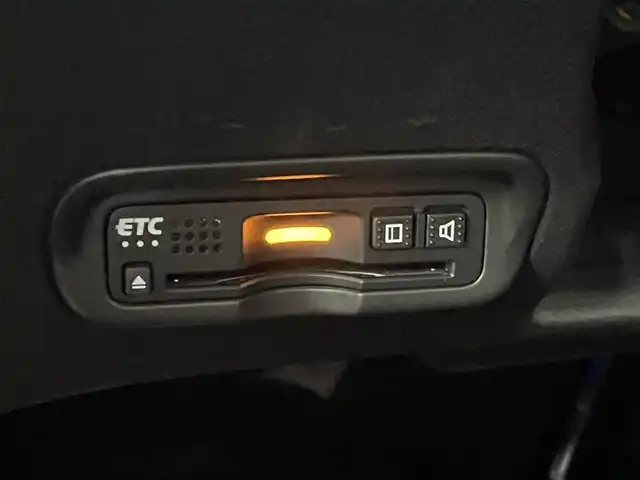 ホンダ ヴェゼル ハイブリッド Z ホンダセンシング 埼玉県 2018(平30)年 7.1万km パール 社外８インチナビ　バックカメラ　ビルトインＥＴＣ　ドライブレコーダー　ホンダセンシング　アダプティブクルーズコントロール　シートヒーター　メモリシート　ＨＤＭＩ　純正アルミ　オートライト　ＬＥＤ　ＴＶ