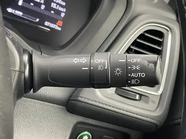 ホンダ ヴェゼル ハイブリッド Z ホンダセンシング 埼玉県 2018(平30)年 7.1万km パール 社外８インチナビ　バックカメラ　ビルトインＥＴＣ　ドライブレコーダー　ホンダセンシング　アダプティブクルーズコントロール　シートヒーター　メモリシート　ＨＤＭＩ　純正アルミ　オートライト　ＬＥＤ　ＴＶ