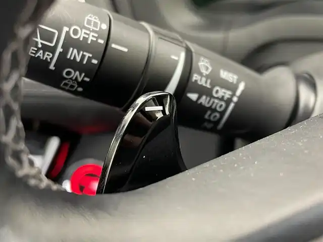 ホンダ ヴェゼル ハイブリッド Z ホンダセンシング 埼玉県 2018(平30)年 7.1万km パール 社外８インチナビ　バックカメラ　ビルトインＥＴＣ　ドライブレコーダー　ホンダセンシング　アダプティブクルーズコントロール　シートヒーター　メモリシート　ＨＤＭＩ　純正アルミ　オートライト　ＬＥＤ　ＴＶ