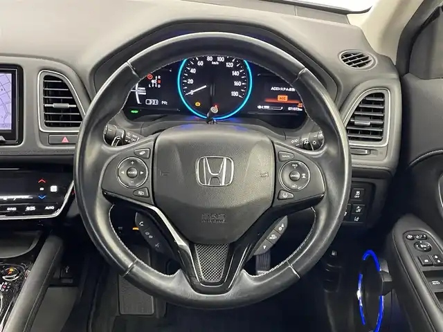 ホンダ ヴェゼル ハイブリッド Z ホンダセンシング 埼玉県 2018(平30)年 7.1万km パール 社外８インチナビ　バックカメラ　ビルトインＥＴＣ　ドライブレコーダー　ホンダセンシング　アダプティブクルーズコントロール　シートヒーター　メモリシート　ＨＤＭＩ　純正アルミ　オートライト　ＬＥＤ　ＴＶ