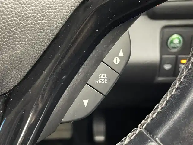 ホンダ ヴェゼル ハイブリッド Z ホンダセンシング 埼玉県 2018(平30)年 7.1万km パール 社外８インチナビ　バックカメラ　ビルトインＥＴＣ　ドライブレコーダー　ホンダセンシング　アダプティブクルーズコントロール　シートヒーター　メモリシート　ＨＤＭＩ　純正アルミ　オートライト　ＬＥＤ　ＴＶ